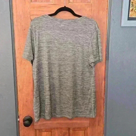 Grey V-neck Workout Tee - Picture 4 of 5